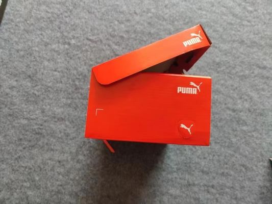 Reebok Puma caja de zapatos materiales reciclados estampado grabado