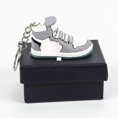 बक्से के साथ मिनी बास्केटबॉल जूता कुंजी श्रृंखला