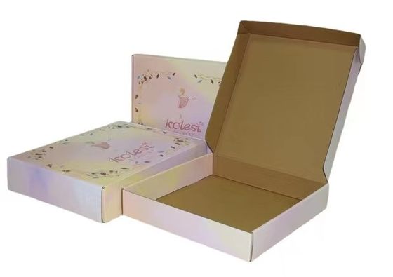 Τυπωμένο κυματοειδές χαρτόνι Συσκευαστικό κουτί δώρο για την αποστολή ενδυμάτων