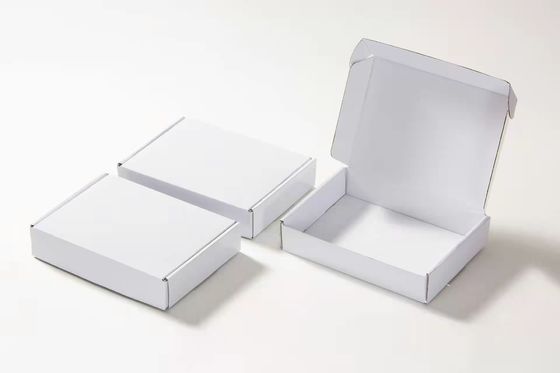 Boîte d'expédition en carton ondulé couleur avec logo imprimé