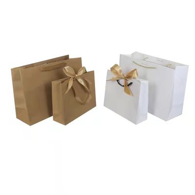 Bolsas de regalo impresas a medida de papel recubierto con mango de impresión offset